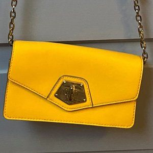 yellow clutch Nine West